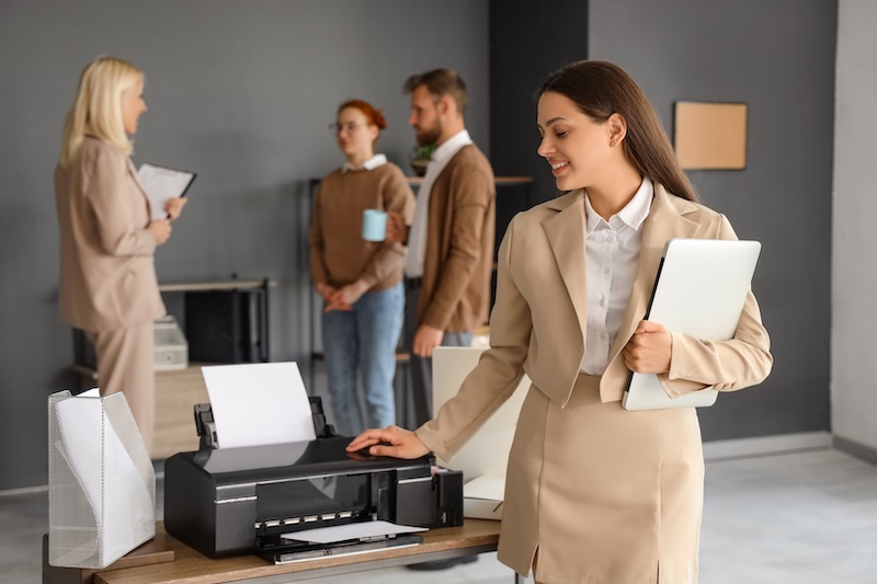 Gruppe von Business Menschen im Printraum