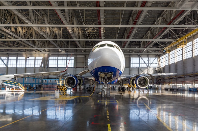 Flugzeug im Hangar