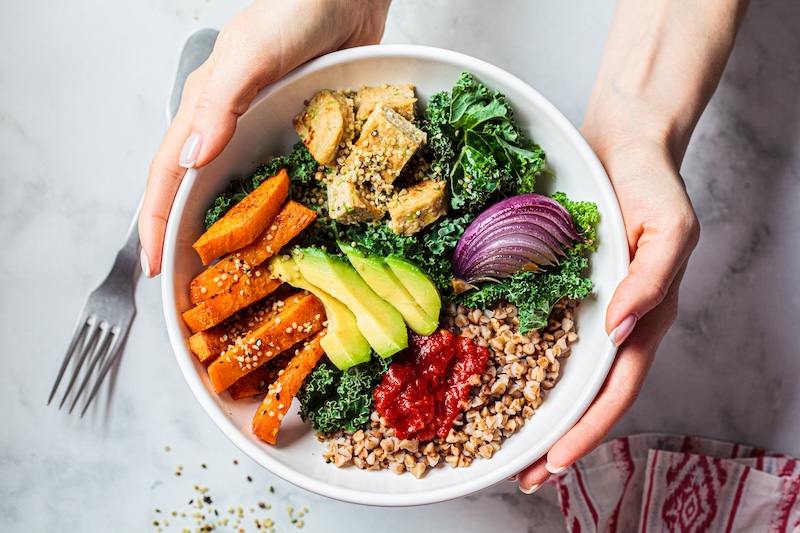 Bowl mit gesundem Essen bei Divertikulitis